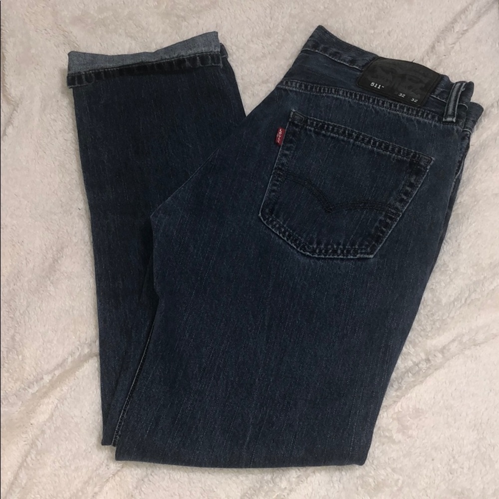 Size 32 LEVI long jeans.